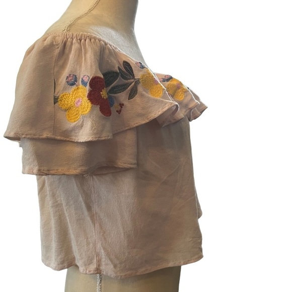 Off the shoulder Cream Blouse W/ Embroidered Flowers Hem & Mesh - Picture 2 of 7